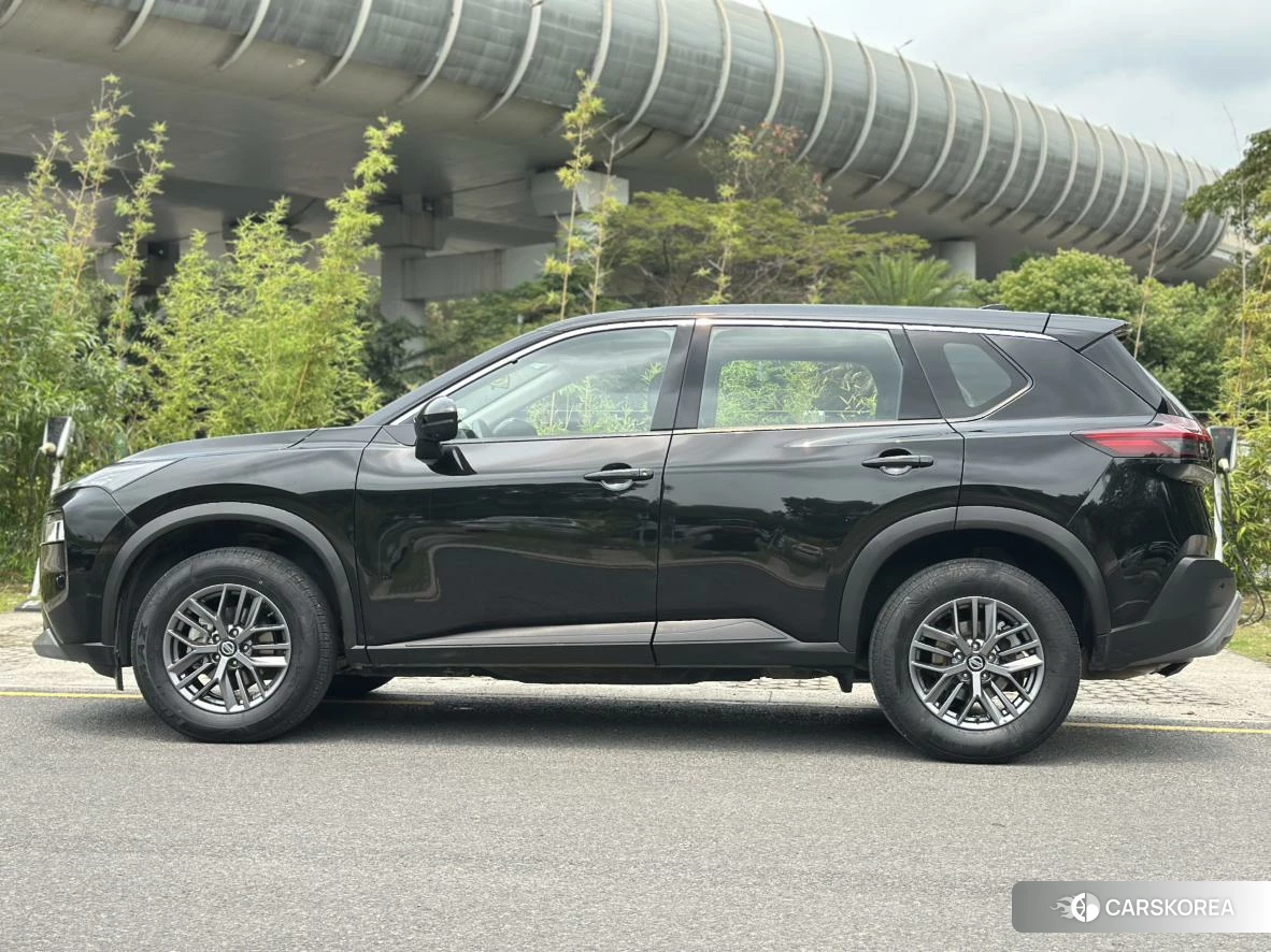 Nissan Qijun 2021 Черный из Китая