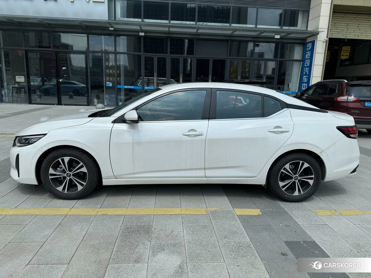 Nissan Xuan Yi 2023 Белый из Китая