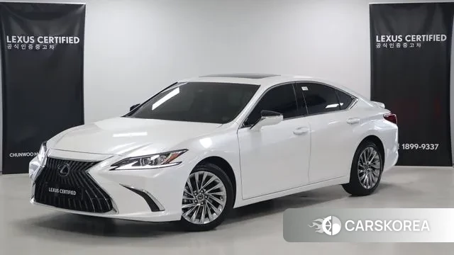 Lexus ES300h 7th generation 2024 Белый из Кореи