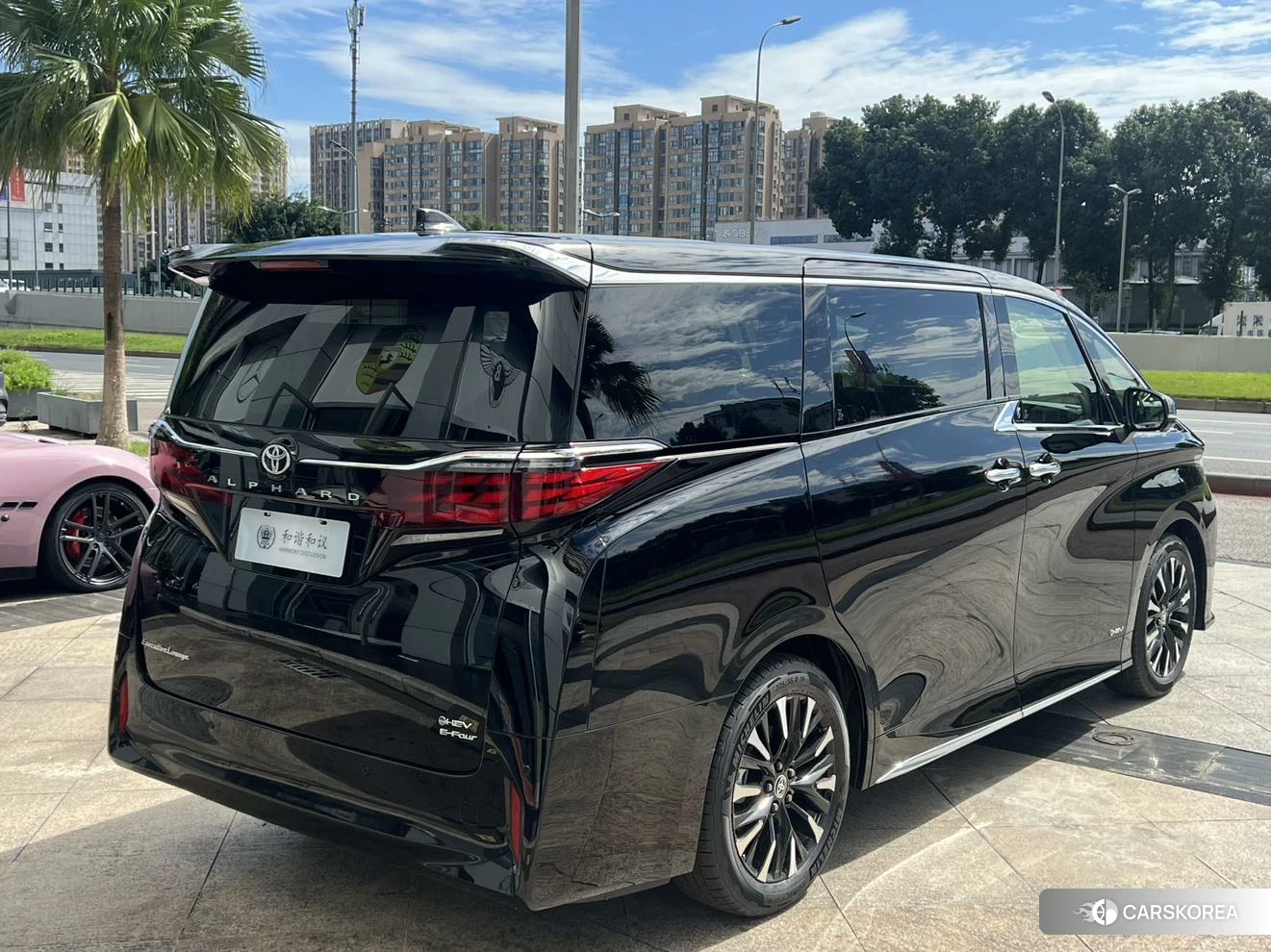Toyota Elfa 2024 Черный из Китая