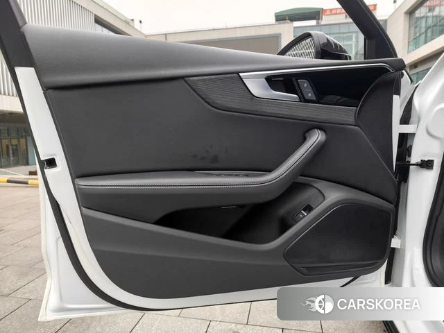 Audi A4L 2023 Белый из Китая