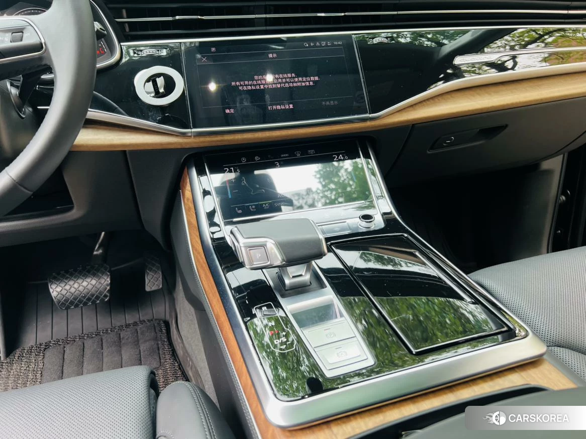 Audi Q7 2021 Черный из Китая