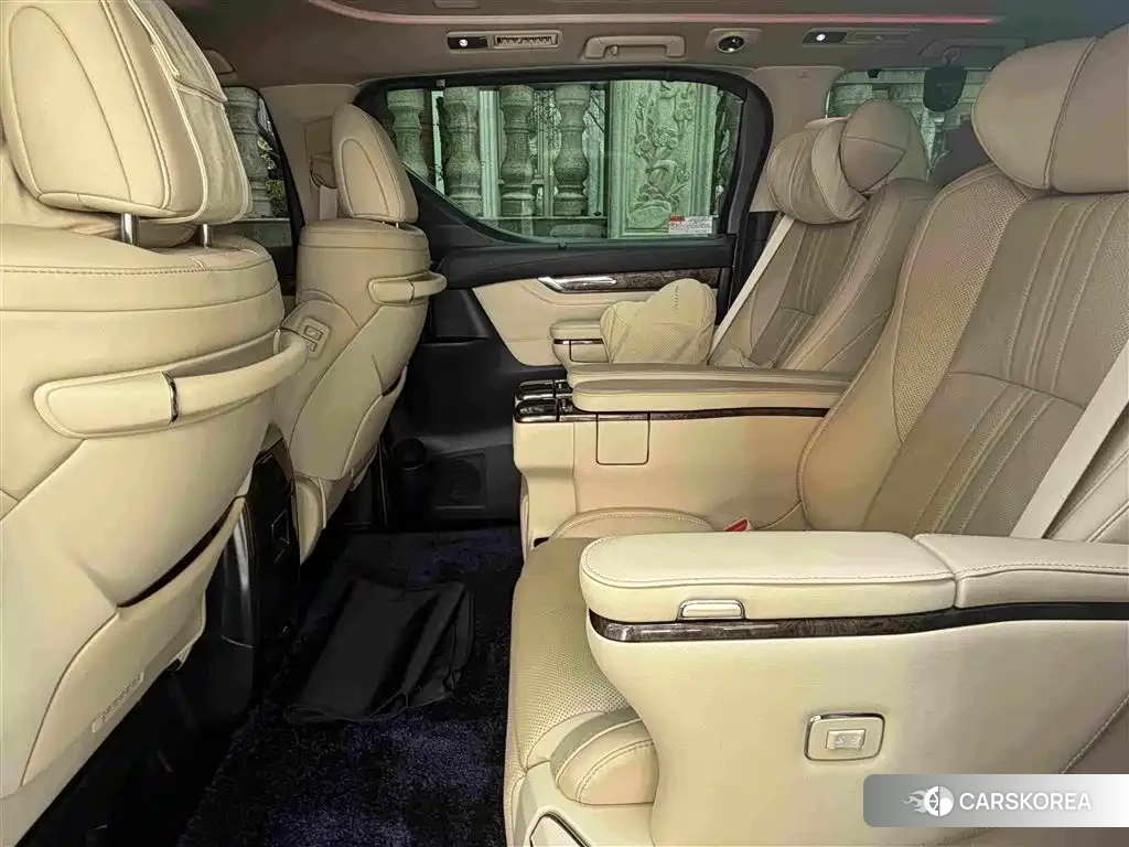 Toyota Vellfire 2022 Белый из Китая