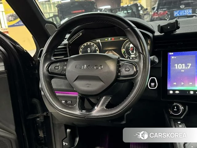 Lynk 01 EM-P 2021 Черный из Китая