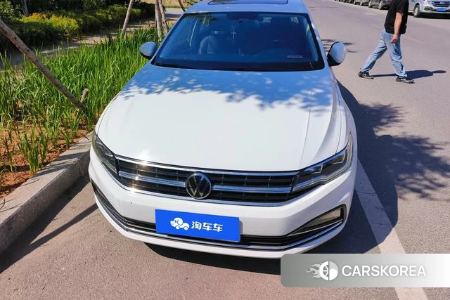 Volkswagen Bora 2022 Белый из Китая