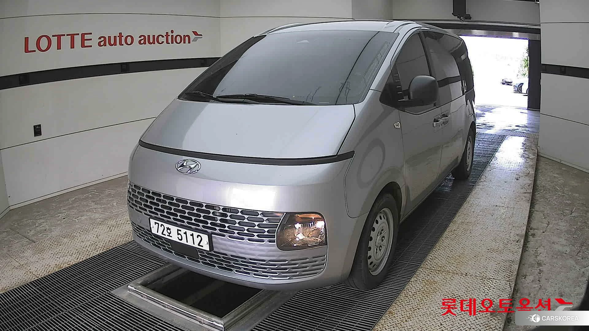 Hyundai Staria 2022 Shimmering Silver Metallic из Кореи