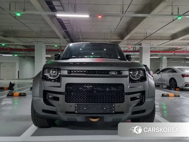 Land Rover Defender (L663) 2025 Темно-зеленый из Кореи