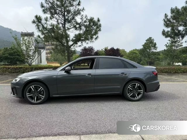 Audi A4L 2022 Темно-серый из Китая