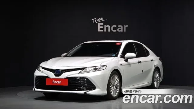 Toyota Camry (XV70) 2018 Белый из Кореи