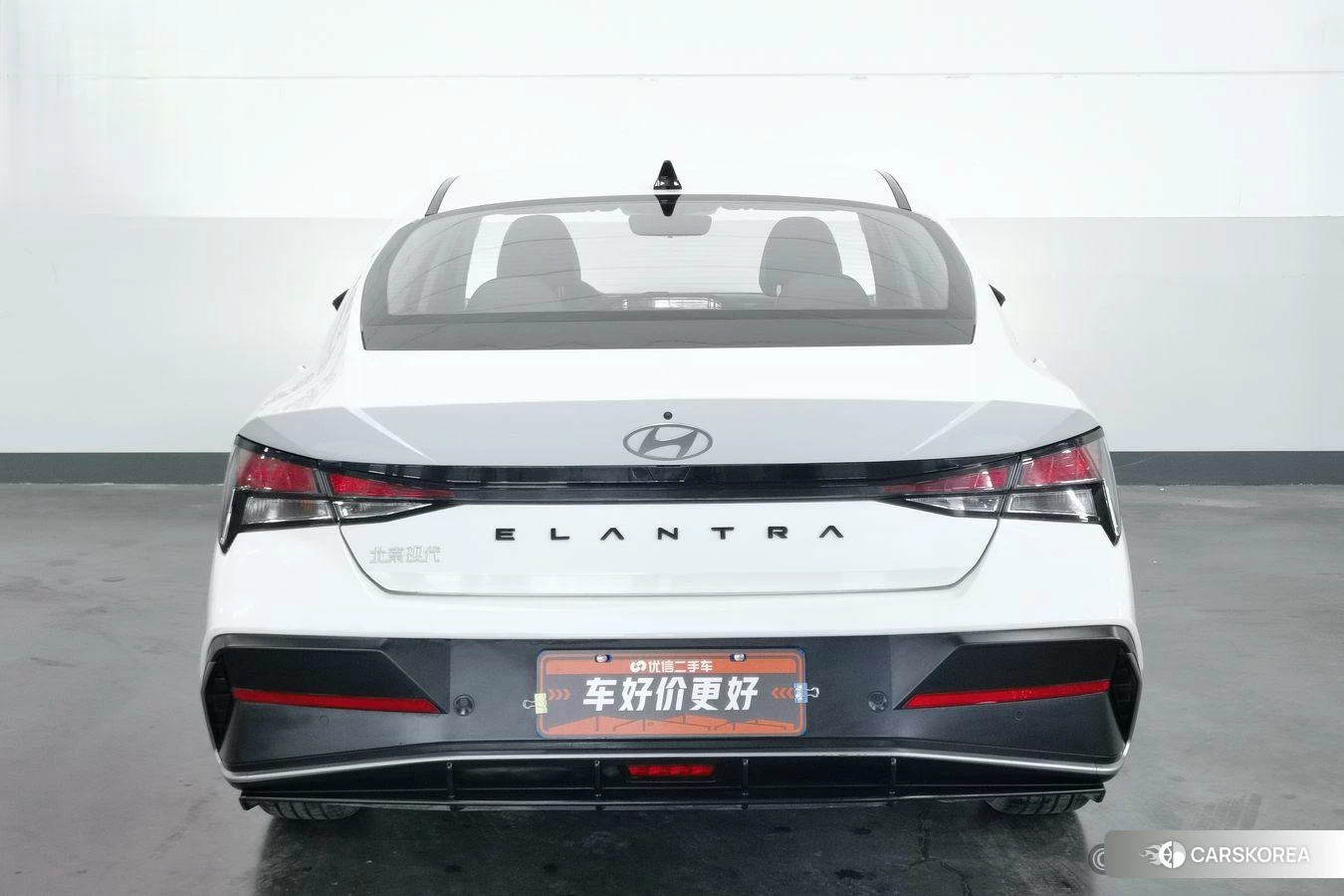 Hyundai Elantra 2023 Белый из Китая