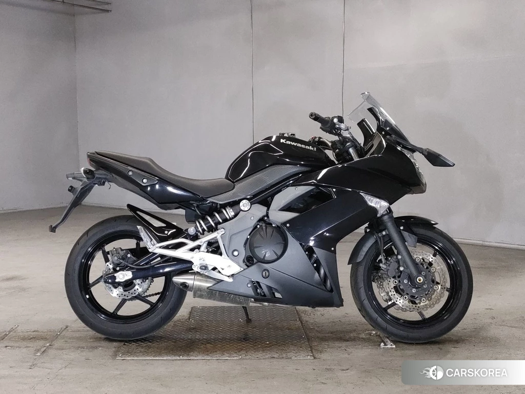 Проданный Kawasaki NINJA 400R 2011 из Японии