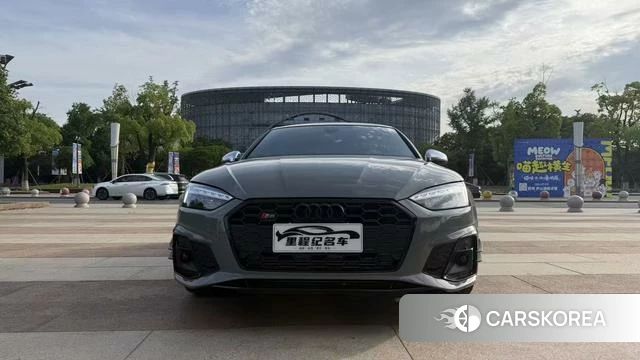 Audi S5 2023 Темно-серый из Китая