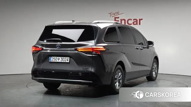 Toyota Sienna 4th Generation 2024 Серый из Кореи