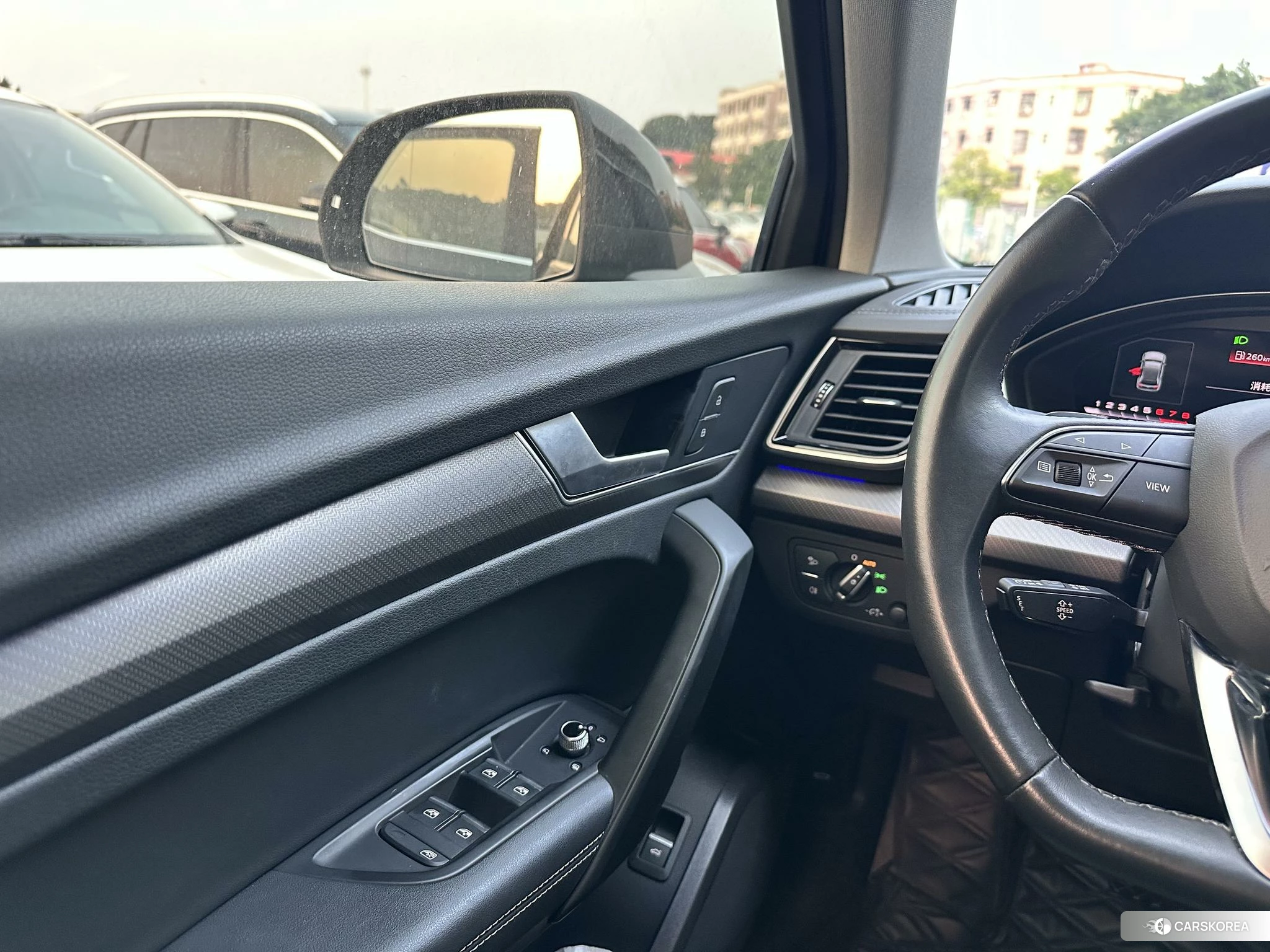 Audi Q5L 2021 Черный из Китая