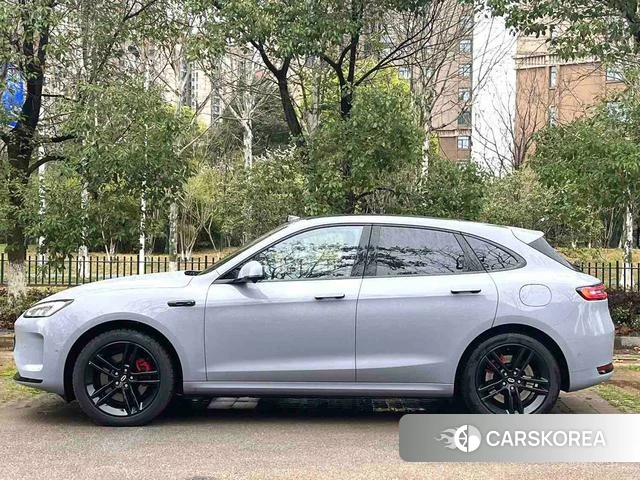 AITO Ask the world M5 2025 Серебристо-серый из Китая