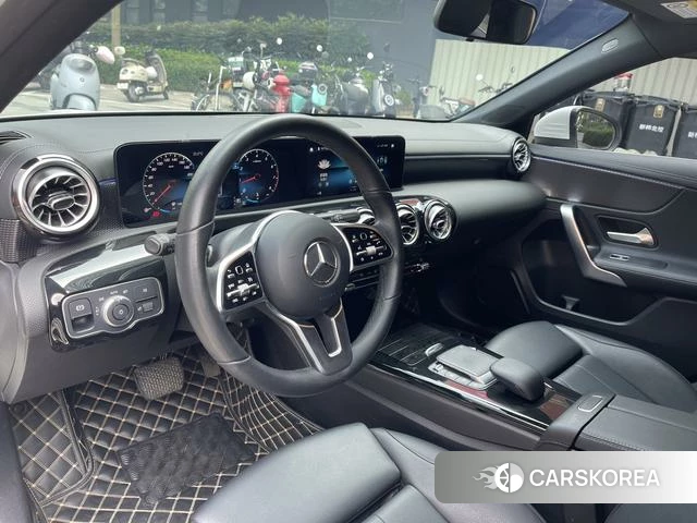 Mercedes-Benz Class A 2022 Белый из Китая