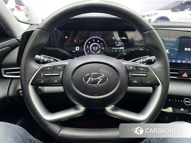 Hyundai Elantra 2022 Белый из Китая