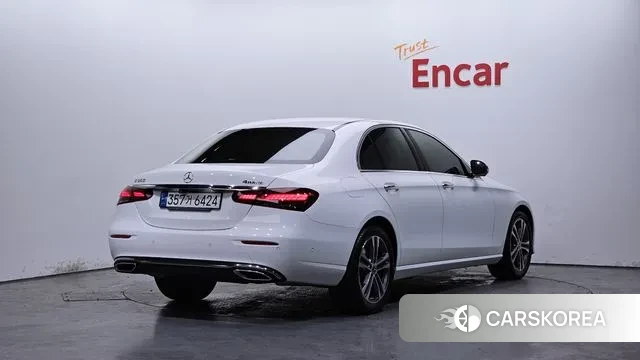 Mercedes-Benz E-Class W213 2021 Белый из Кореи