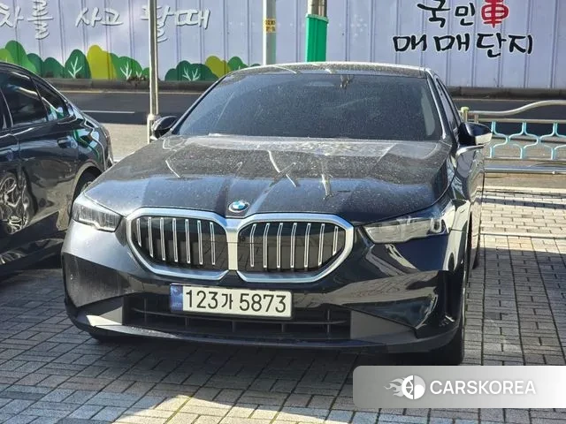 BMW 5 Series (G60) 2024 Черный из Кореи