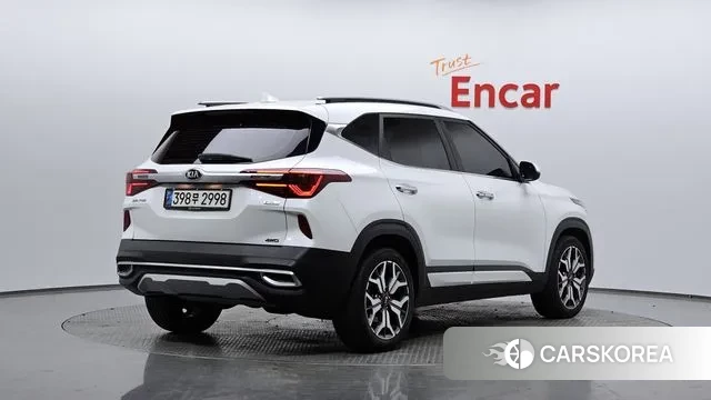 Kia Seltos 2021 Белый из Кореи