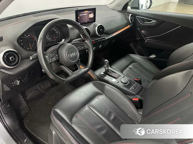 Audi Q2L 2024 Темно-серый из Китая