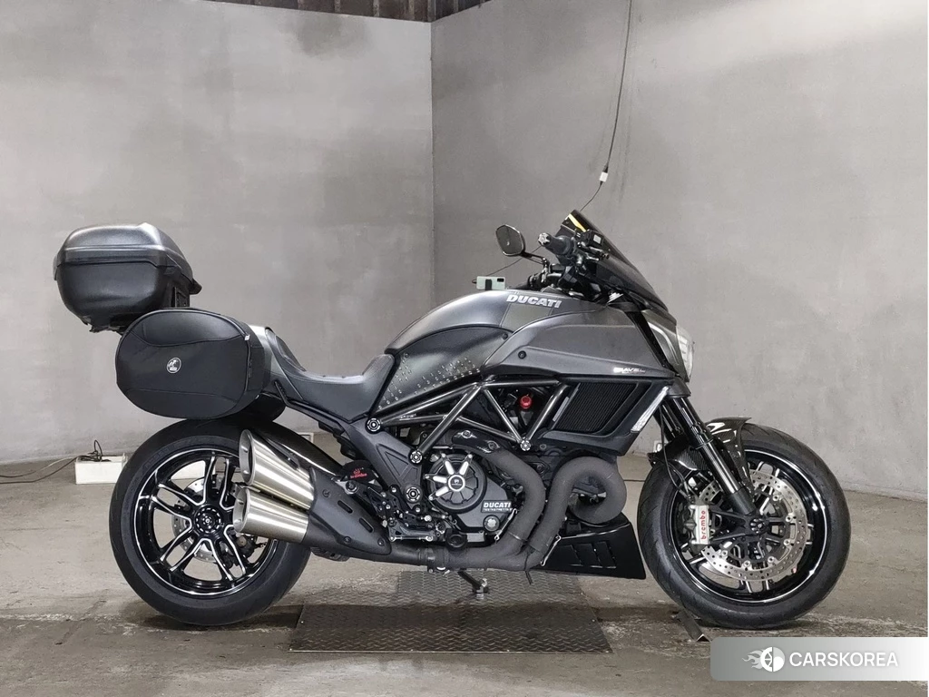 Проданный Ducati DIAVEL CARBON 2015 из Японии