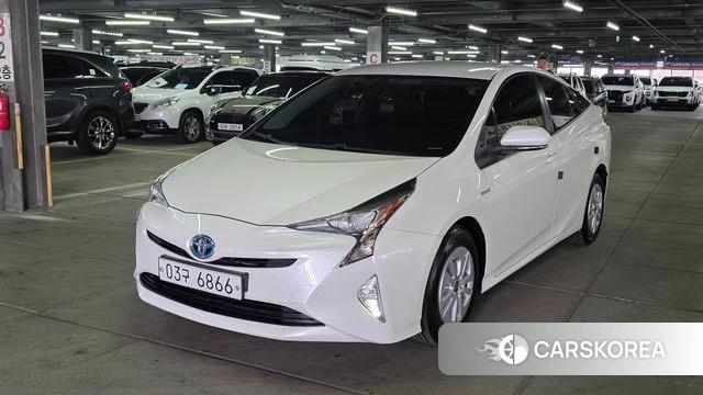 Toyota Prius 4th Generation 2018 Белый из Кореи