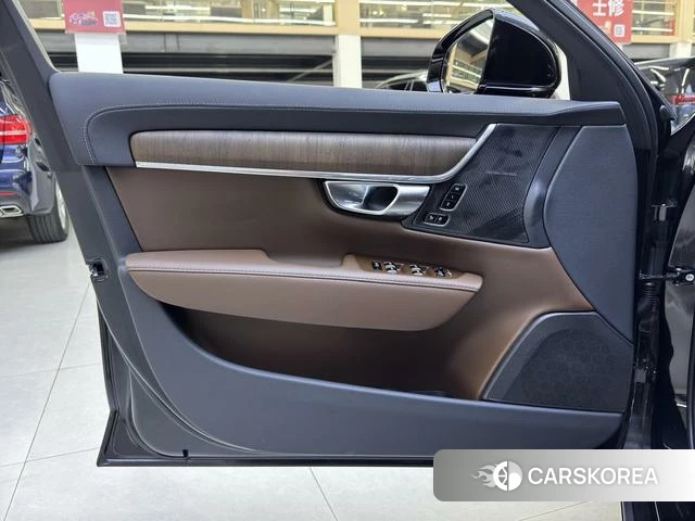 Volvo S90 2025 Черный из Китая