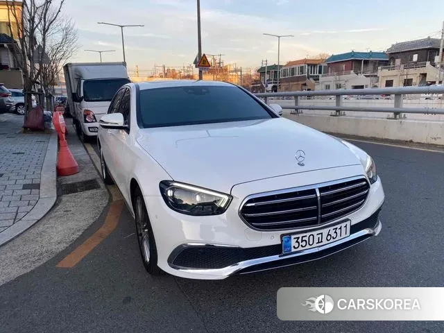 Mercedes-Benz E-Class W213 2021 Белый из Кореи