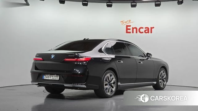 BMW 7 Series (G70) 2023 Черный из Кореи