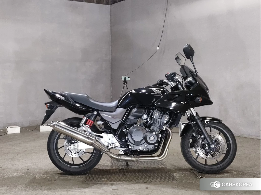 Проданный Honda CB400SF BOLDOR 2022 из Японии