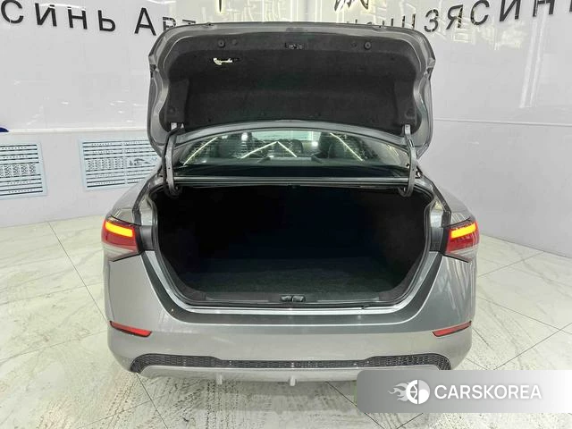 Nissan Xuan Yi 2022 Темно-серый из Китая