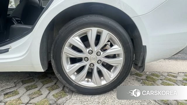 Buick Yinglang 2021 Белый из Китая