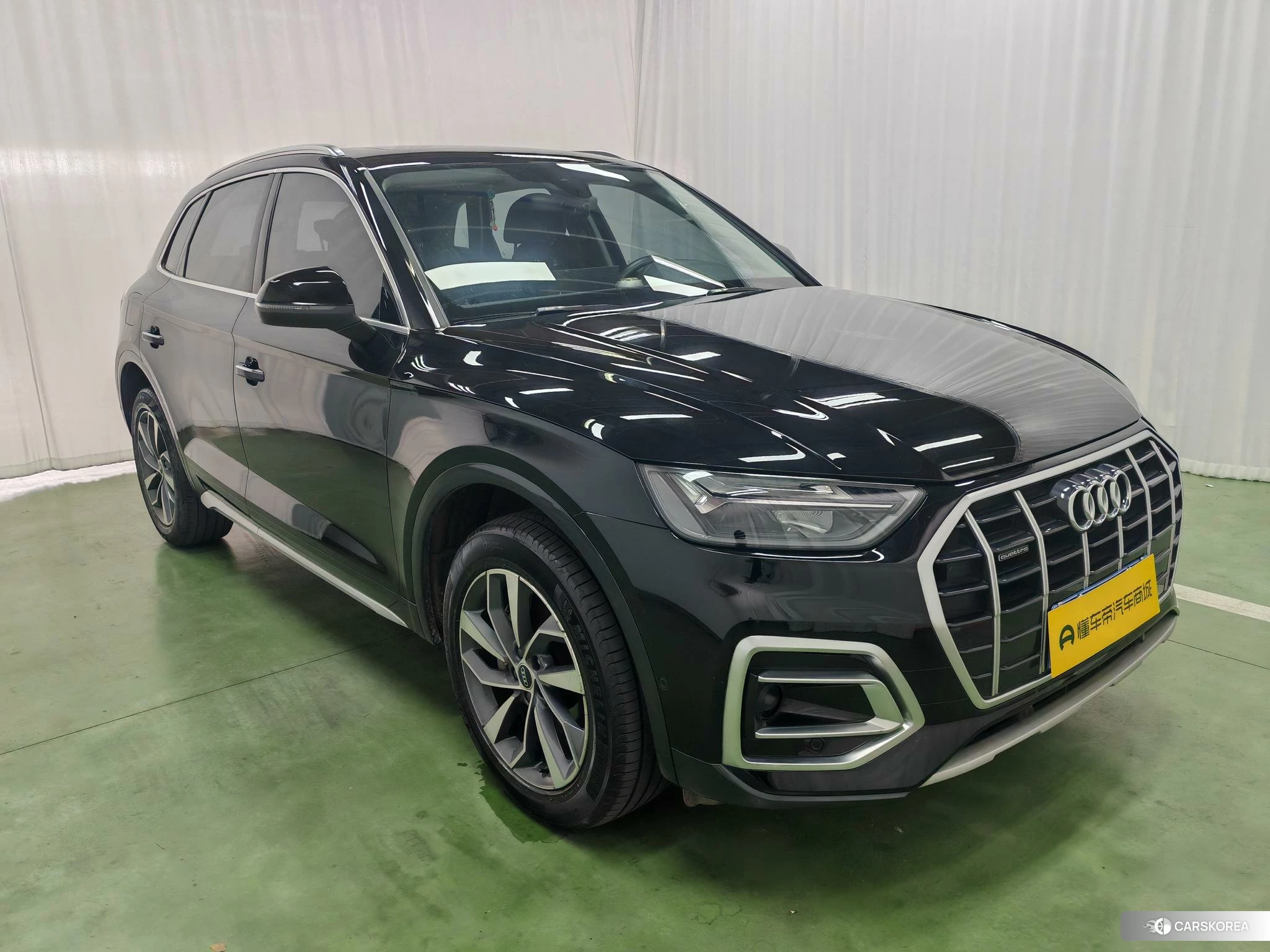 Audi Q5L 2021 Черный из Китая