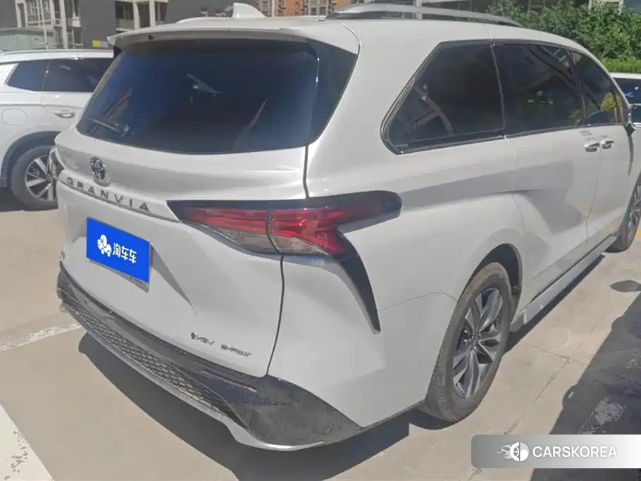 Toyota Granvia 2025 Белый из Китая