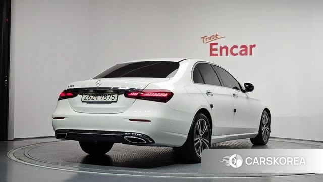 Mercedes-Benz E-Class W213 2021 Белый из Кореи