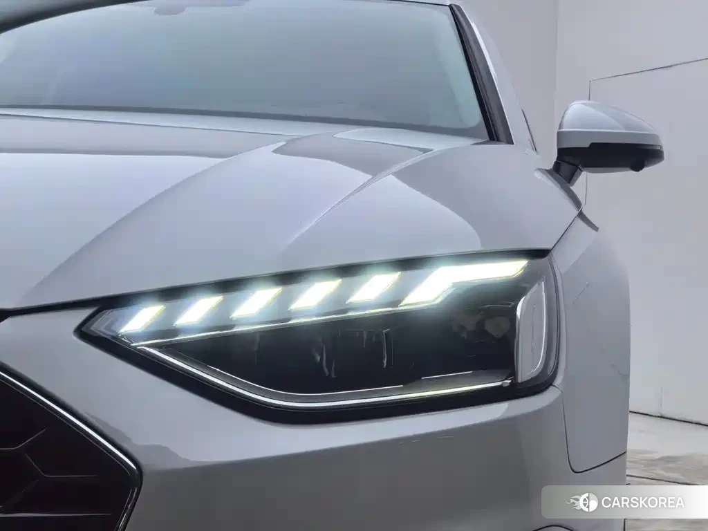 Audi A4L 2022 Белый из Китая