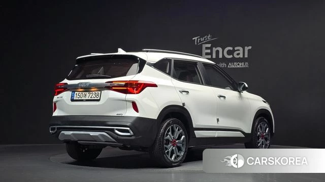 Kia Seltos 2022 Белый из Кореи