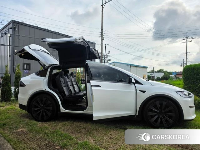 Tesla Model X 2023 Белый из Кореи