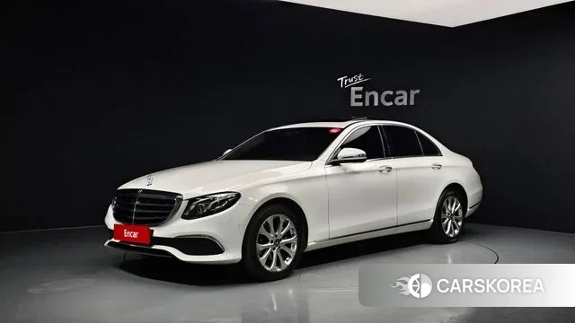 Mercedes-Benz E-Class W213 2018 Белый из Кореи