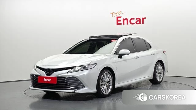 Toyota Camry (XV70) 2019 Белый из Кореи