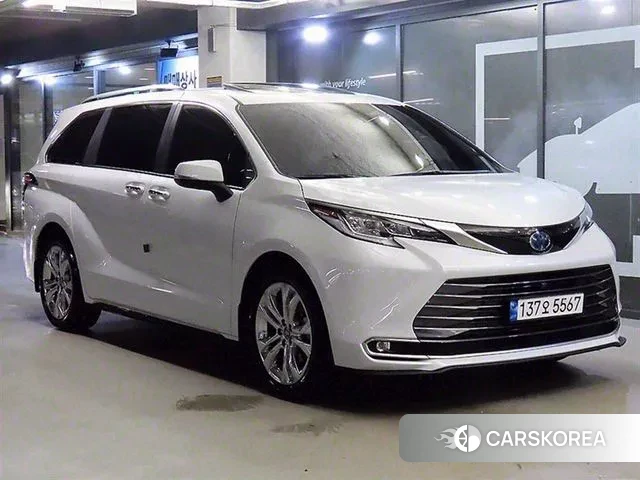 Toyota Sienna 4th Generation 2023 Белый из Кореи