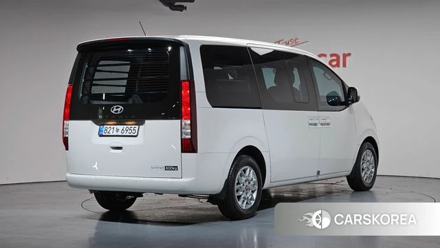 Hyundai Staria 2025 Белый из Кореи