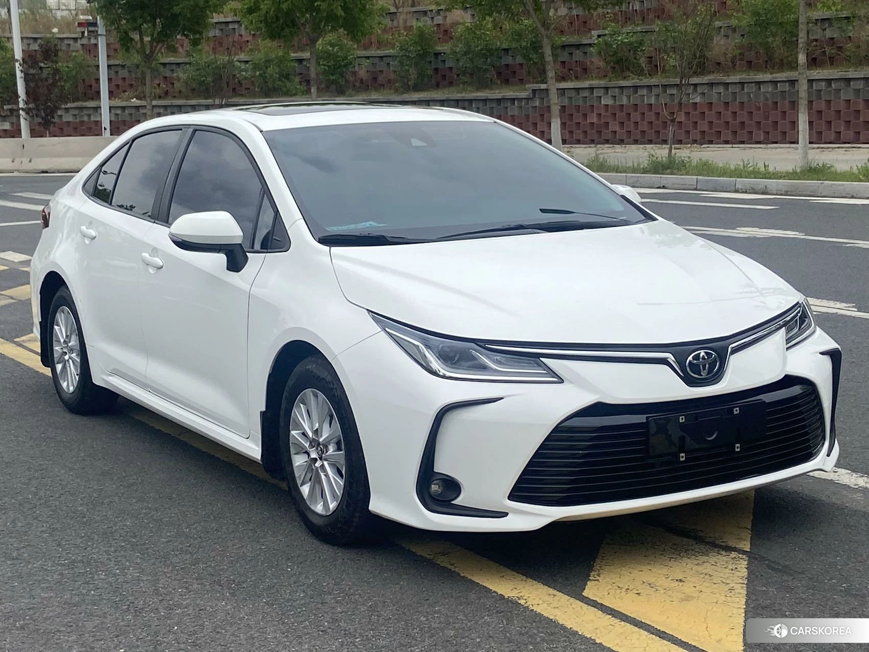 Toyota Corolla 2021 Белый из Китая