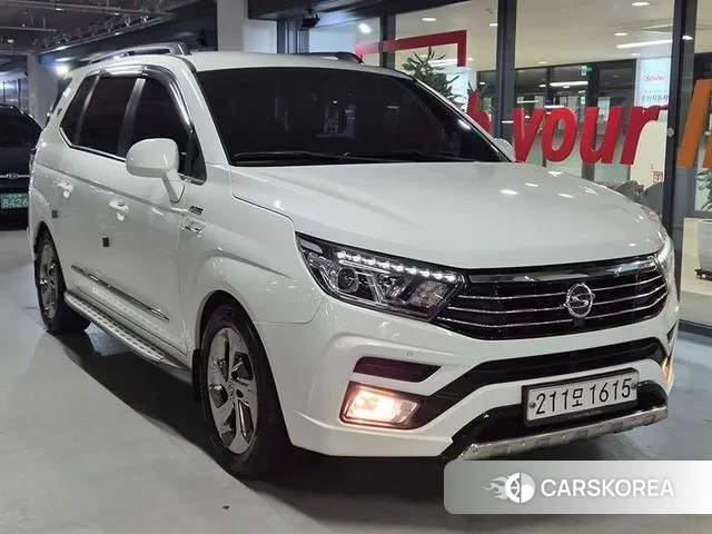 Ssangyong Korando Turismo 2018 Белый из Кореи