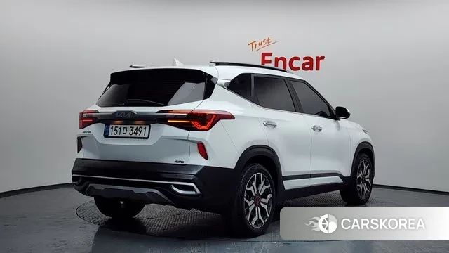 Kia Seltos 2021 Белый из Кореи