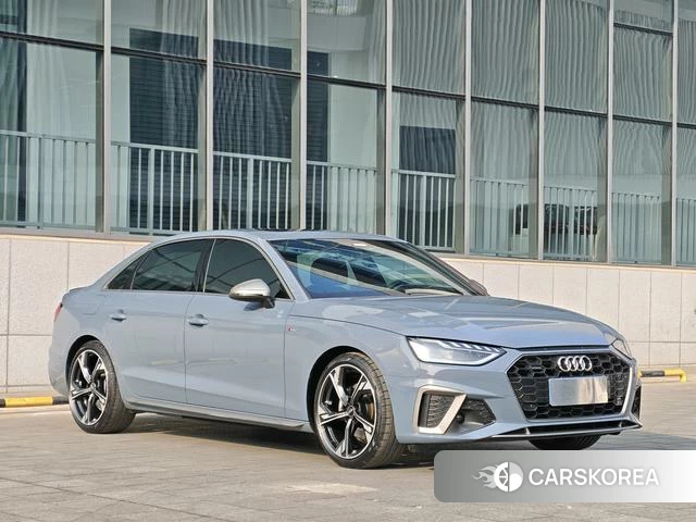 Audi A4L 2022 Темно-серый из Китая