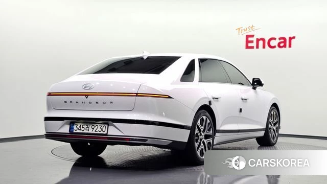 Hyundai Grandeur Hybrid (GN7) 2023 Белый из Кореи