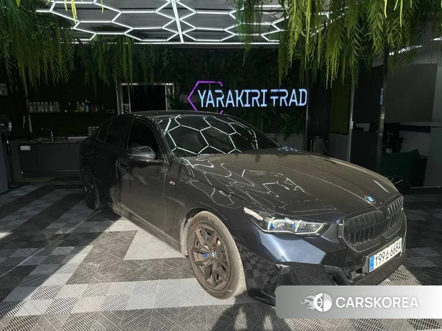 BMW 5 Series (G60) 2023 Синий из Кореи