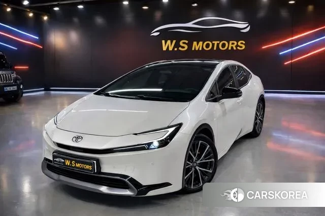 Toyota Prius 5th Generation 2024 Белый из Кореи